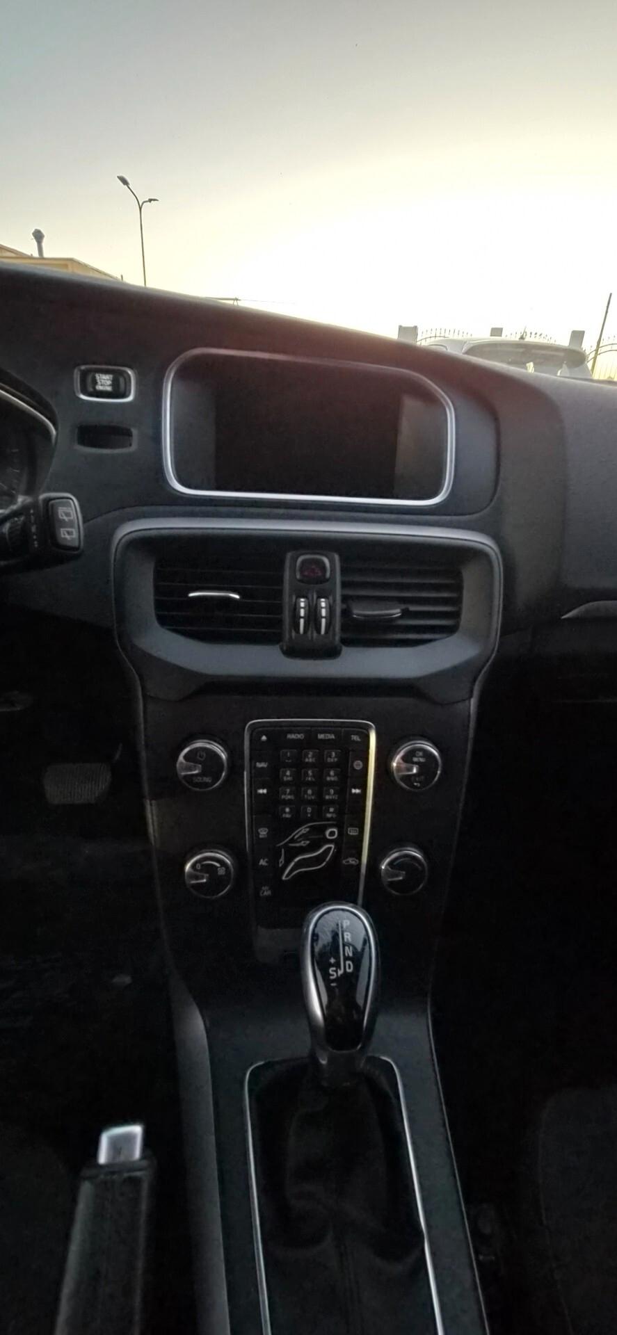 Volvo V40 D2 1.6 Powershift R-design Kinetic