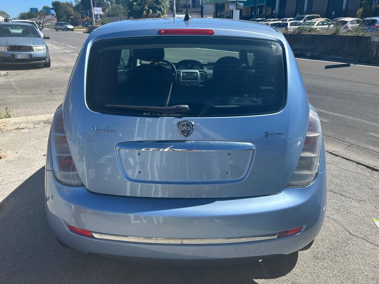 Lancia Ypsilon 1.2 69 CV Unyca