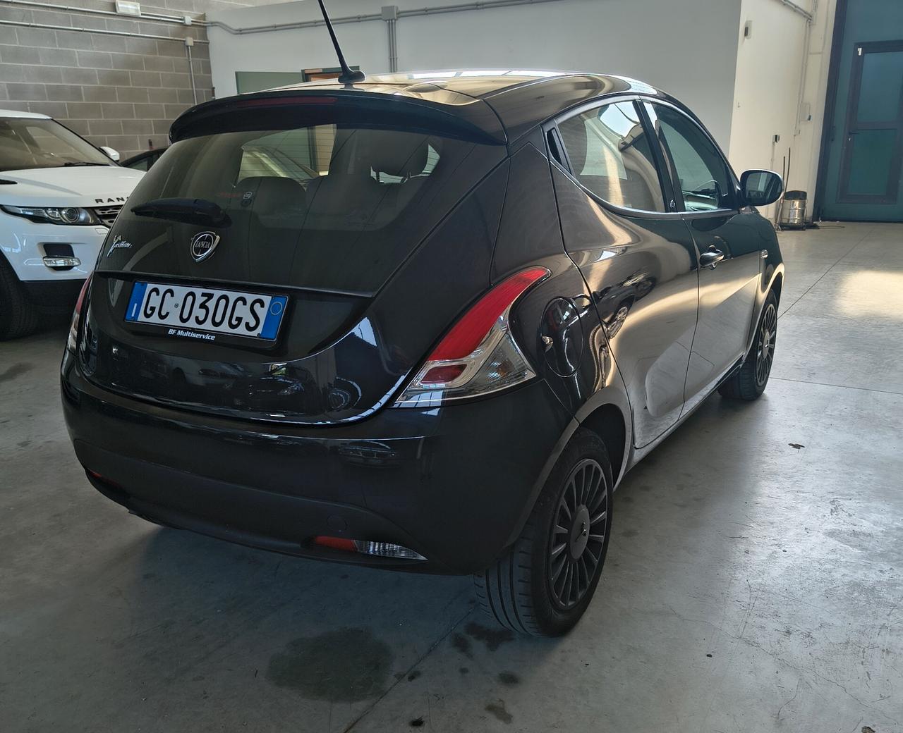 Lancia Ypsilon 1.2 69 CV 5 porte S&S Black and Noir
