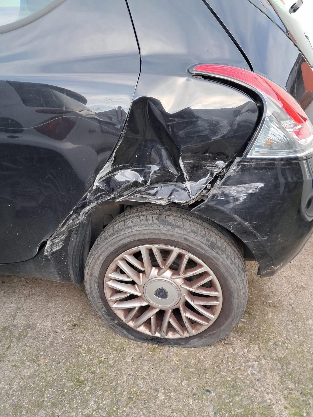Lancia Ypsilon 1.2 GPL 5p Incidentata