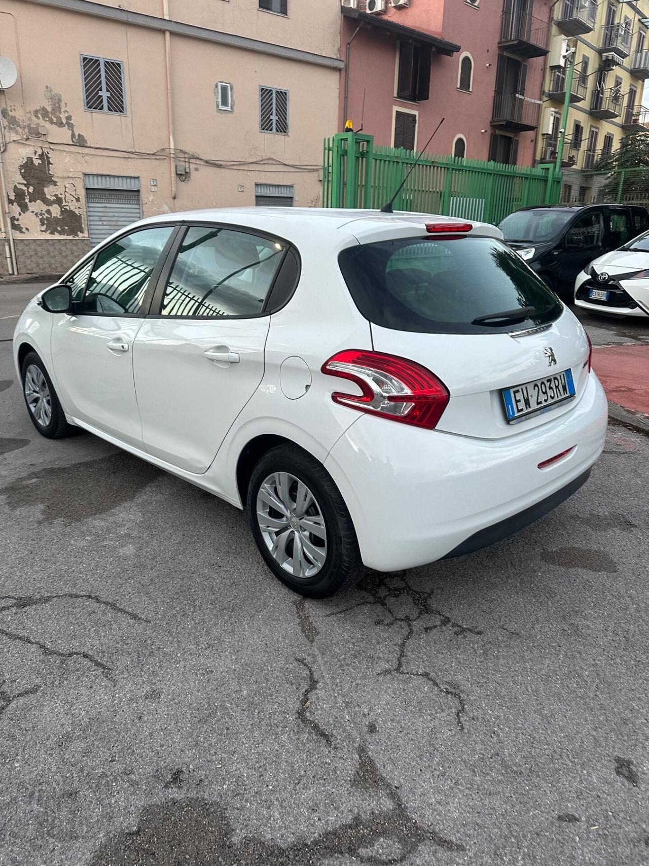 Peugeot 208 PureTech 82 5 porte Allure