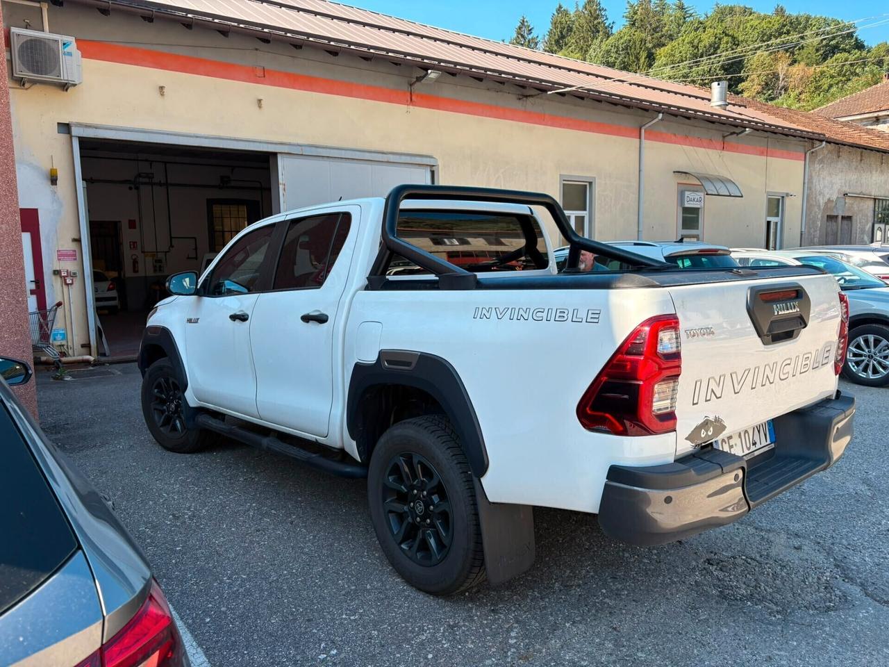 Toyota Hilux 2.4 D-4D A/T 4WD 4 porte Double Cab Invincible