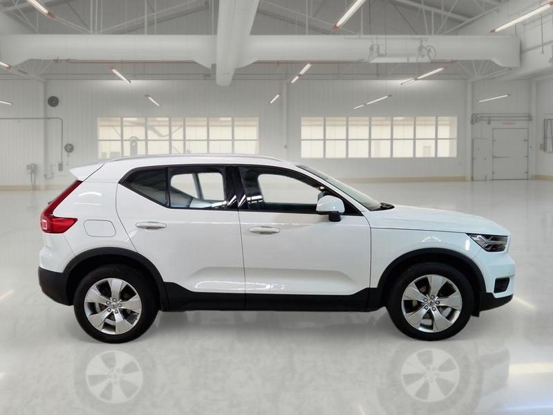 VOLVO XC40 T3 automatico Momentum Pro
