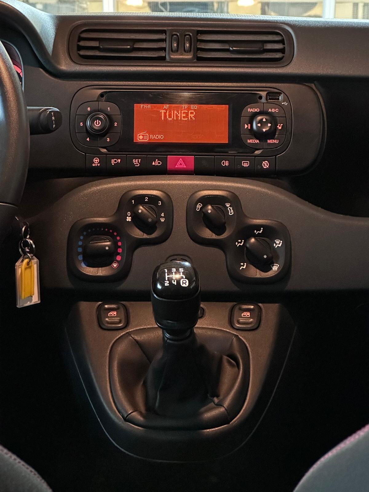 FIAT PANDA 1.2 CONNECTED BY WIND 69CV SEDILE GUIDA REGOLABILE IN ALTEZZA 5 POSTI