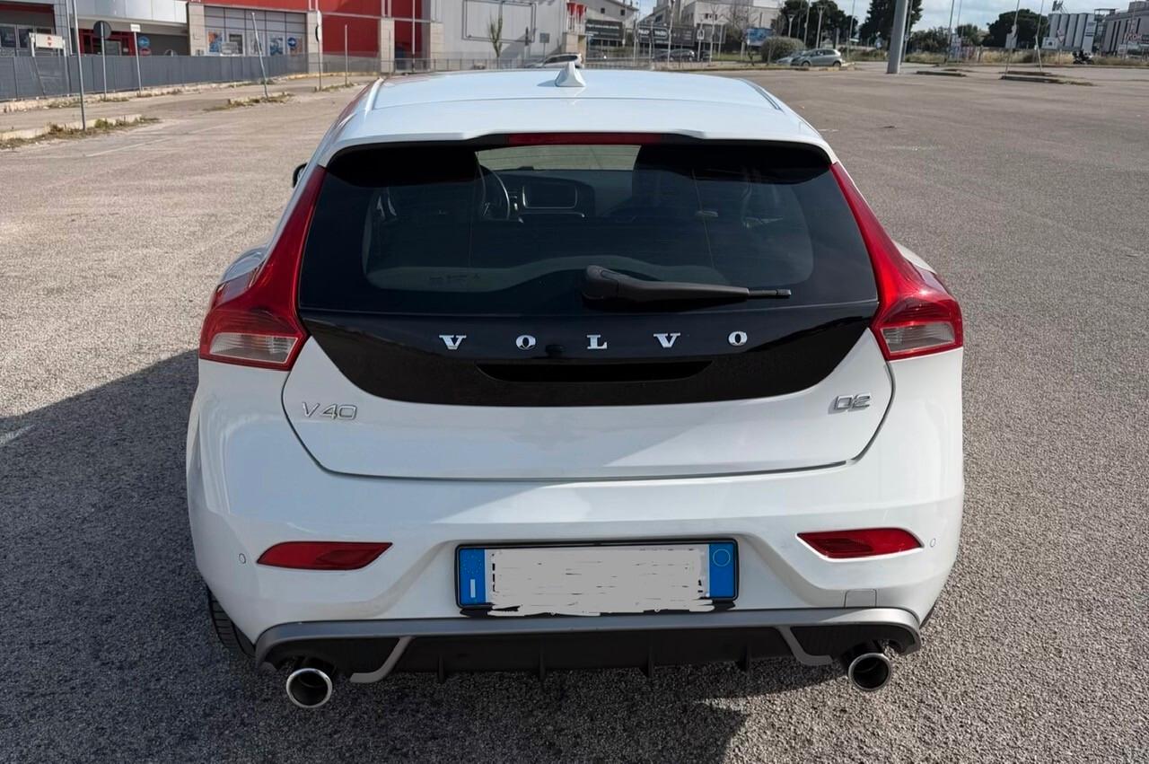 Volvo V40 D2 1.6 R-design Kinetic