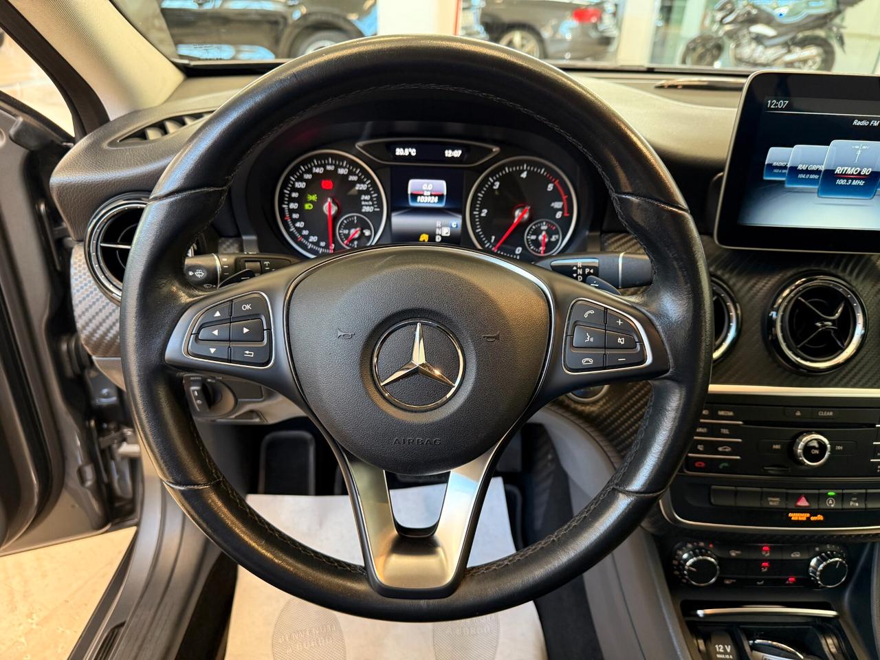 Mercedes-Benz GLA 200 d Business auto