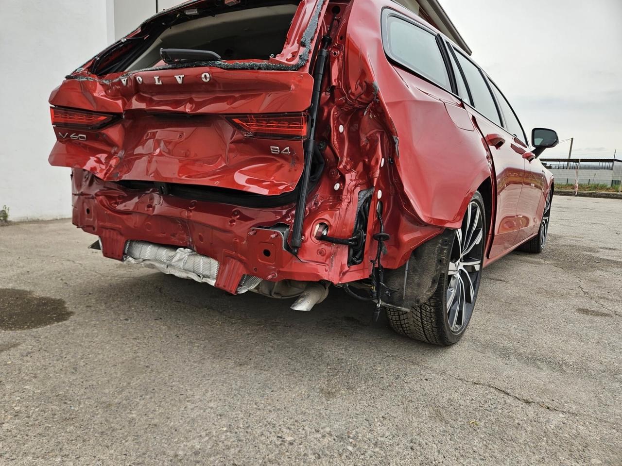 Volvo V60 2.0 b4 Plus Dark auto RUN&DRIVE INCIDENTATA