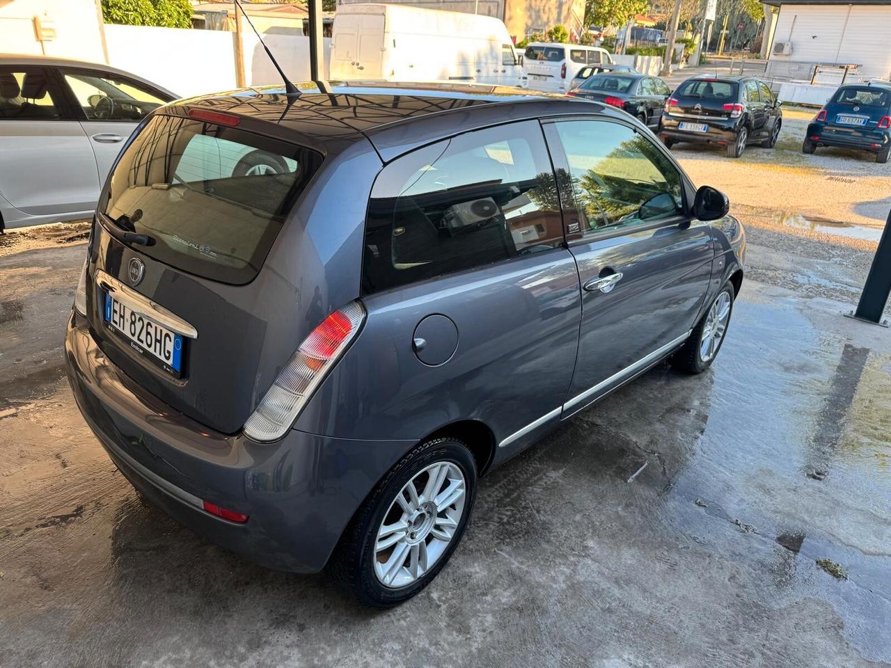 Lancia Ypsilon 1.2 69 CV Unyca