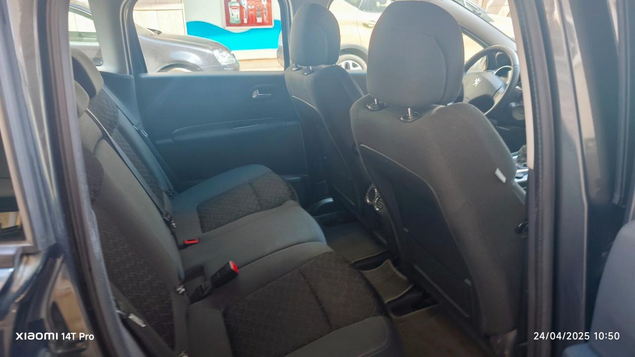 Peugeot 3008 1.6 HDi 115CV/Navi/Active 2015