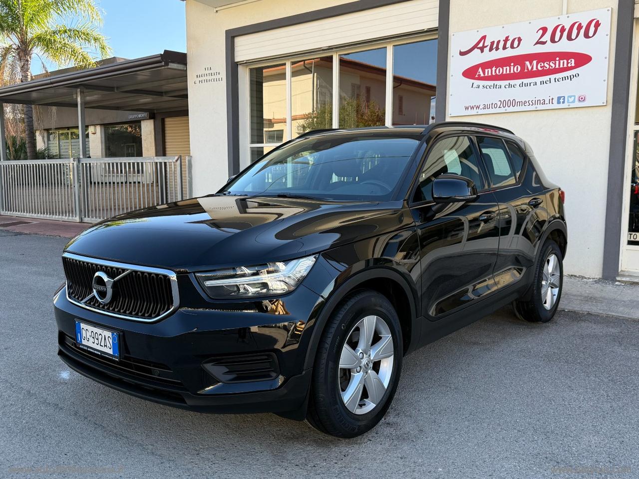 VOLVO XC40 T2 Momentum Core