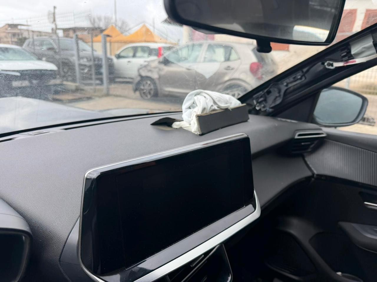 Peugeot 208 1,2 incidentato - 2023