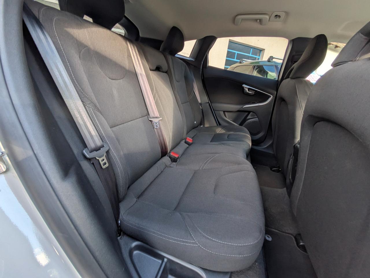 VOLVO V40 CROSS COUNTRY D2 MOMENTUM
