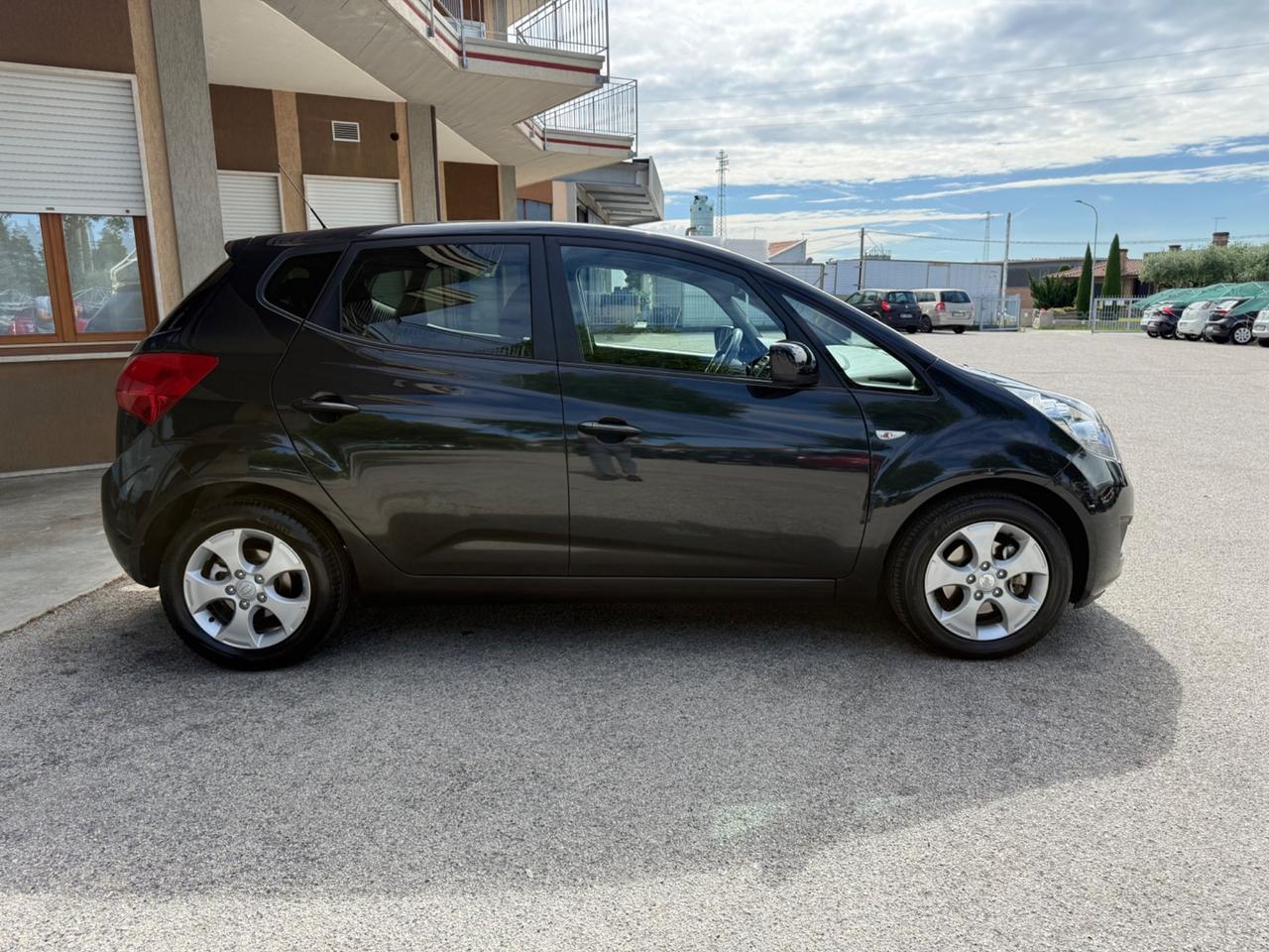 Kia Venga 1.4 CRDi 90CV - Neopatentati
