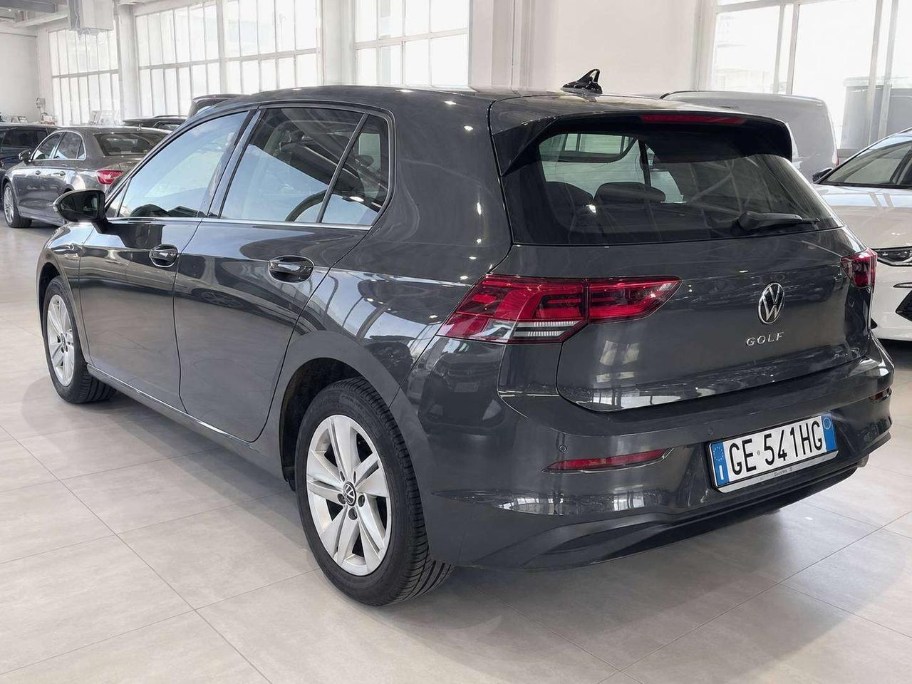Volkswagen Golf 8 1.0 etsi evo 110CV Life dsg pronta consegna