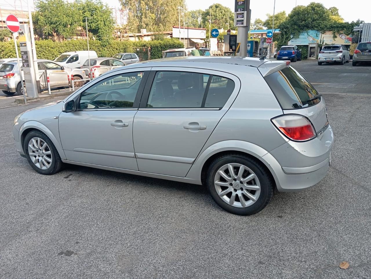 Opel Astra 1.6 16V Twinport 5 porte Cosmo
