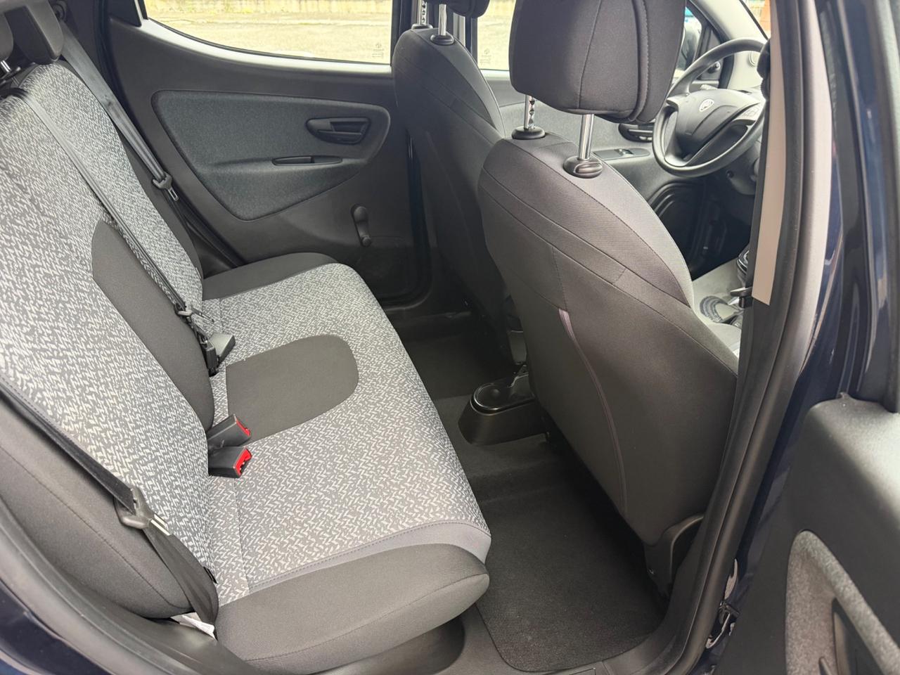 Lancia Ypsilon 1.0 Hybrid Ecochic Silver