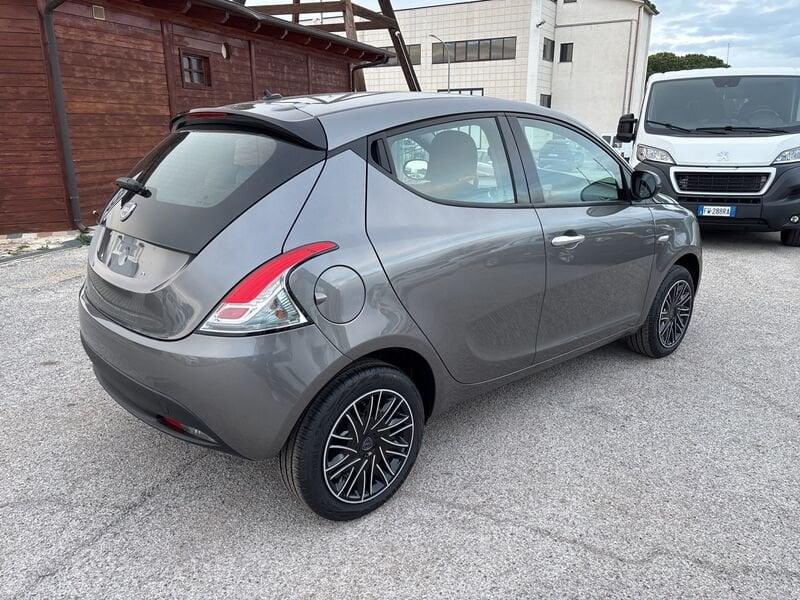 Lancia Ypsilon 1.0 FireFly 5 porte S&S Hybrid Oro