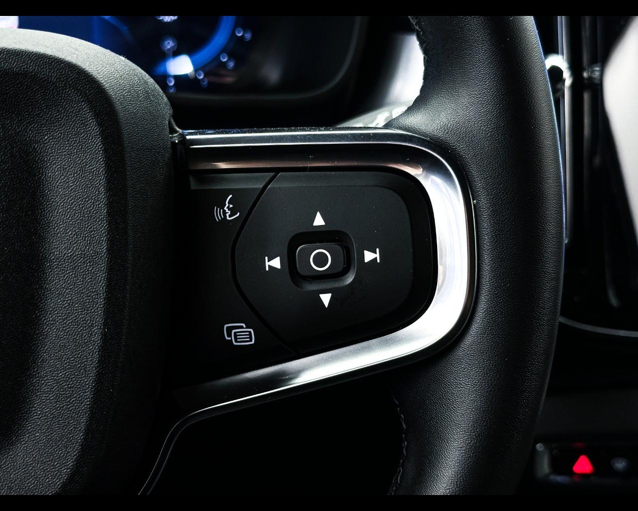 VOLVO XC40 (2017-->) - XC40 B3 automatico Core