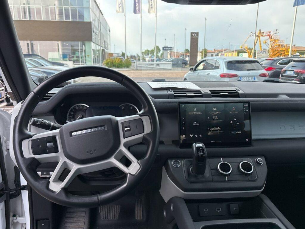 Land Rover Defender 110 3.0 I6 MHEV SE AWD Auto