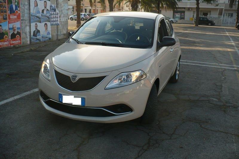 Lancia Ypsilon 1.2 69 CV 5 porte Silver