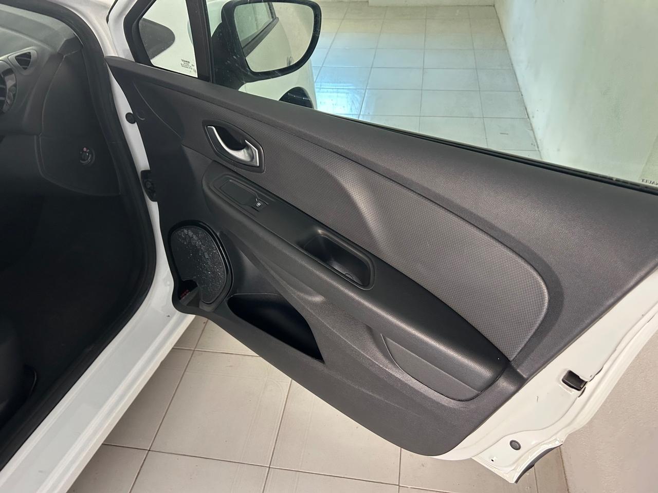 Renault Clio dCi 8V 75 CV 5 porte Moschino Intens