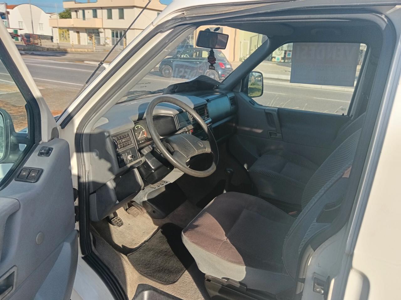 Volkswagen Caravelle 2.4 D