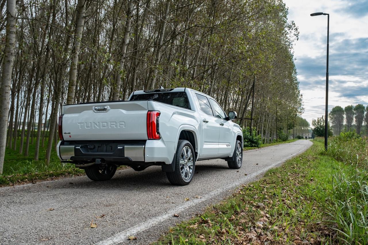 Toyota Tundra Crew 3.5L v6 Twin Turbo 4x4 HYBRID CAPSTONE