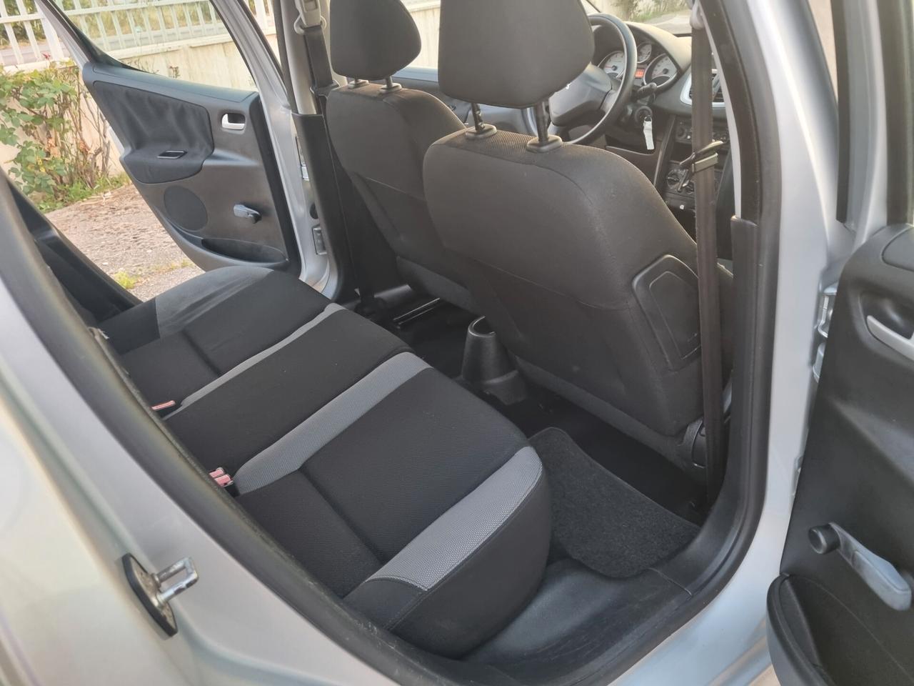 Peugeot 207 1.4 8V 75CV 5p. X Line