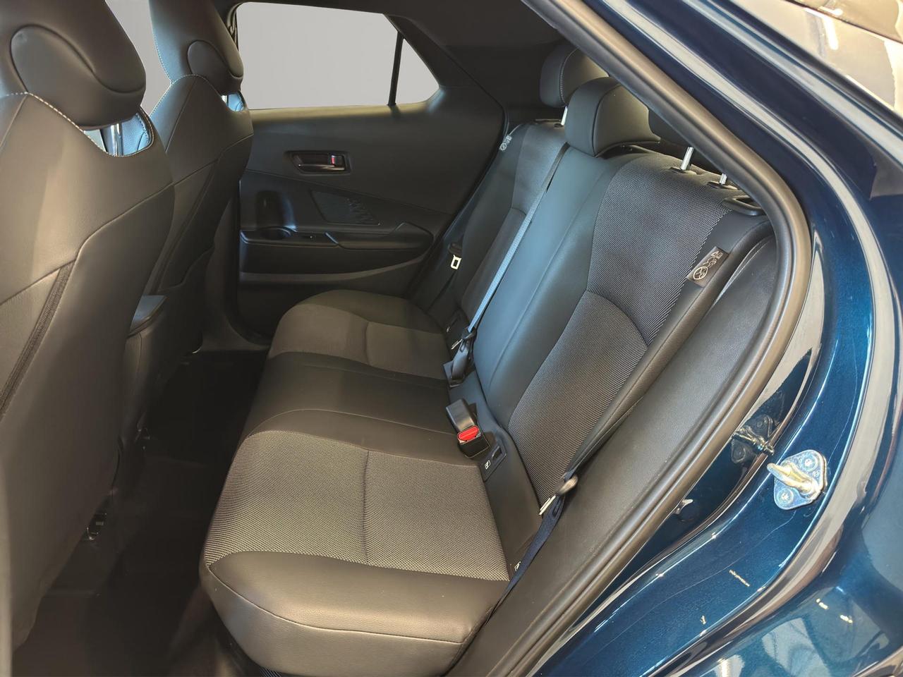 Toyota C-HR 1.8 hev Lounge fwd e-cvt