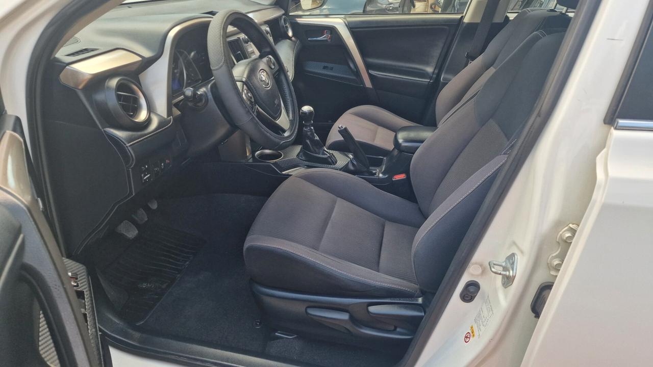 Toyota RAV 4 RAV4 2.0 D-4D 2WD Style White Ed.