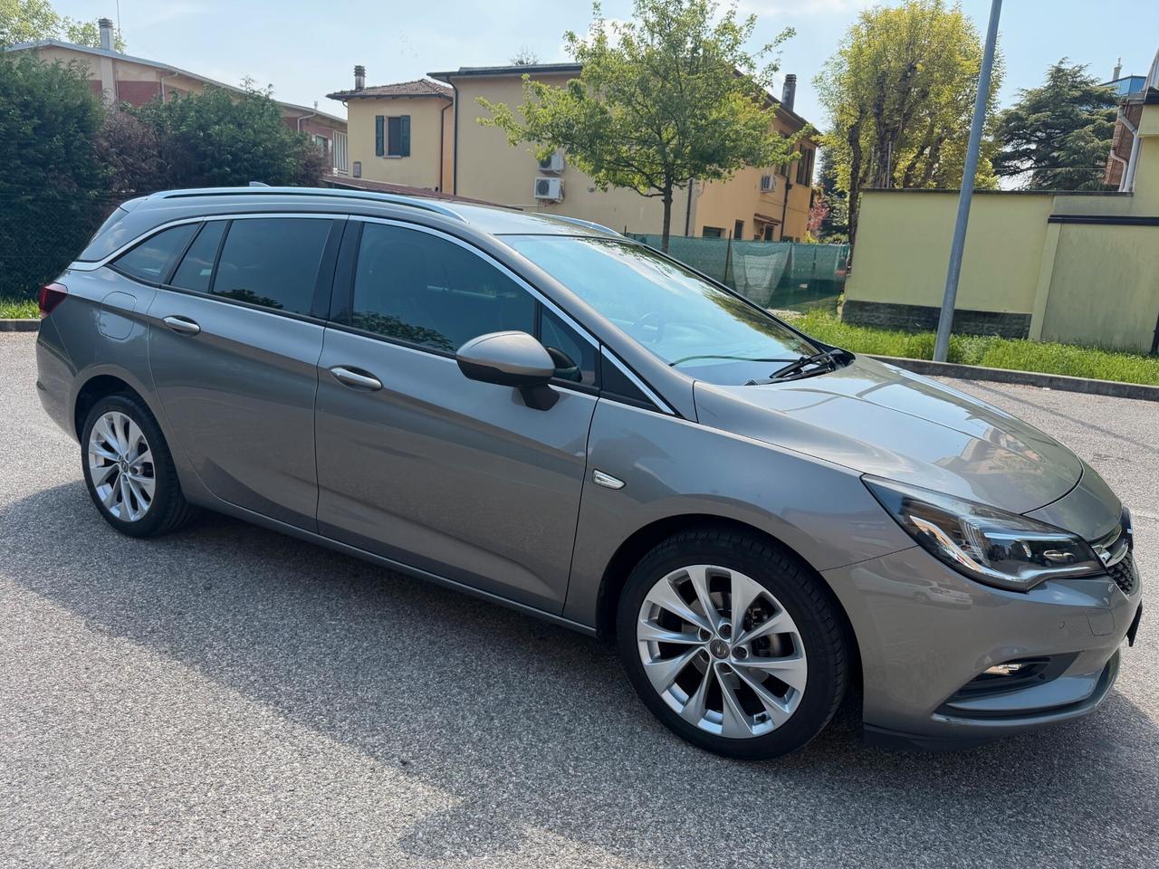 Opel Astra Sports Tourer 1.6 cdti 1.5 dci - NEOP. - NAV. - 12 MESI DI GARANZIA -