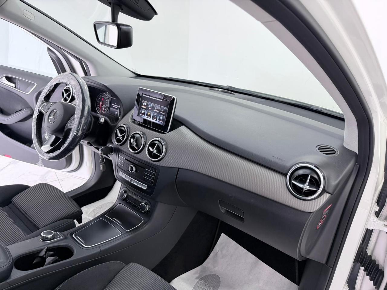 Mercedes-benz B 200 d Automatic -GARANTITA-LED-2018