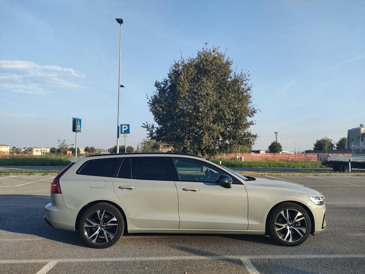 VOLVO V60 II N1 2.0 B4 Plus Dark IVA INCLUSA
