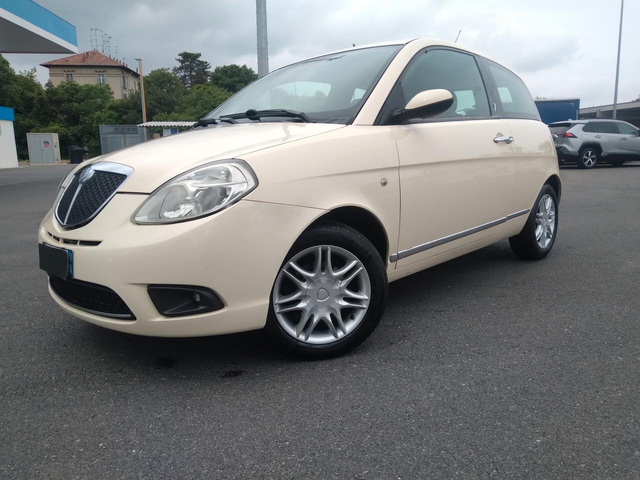 Lancia Ypsilon 1.2 60cv Oro Giallo x neopatentati