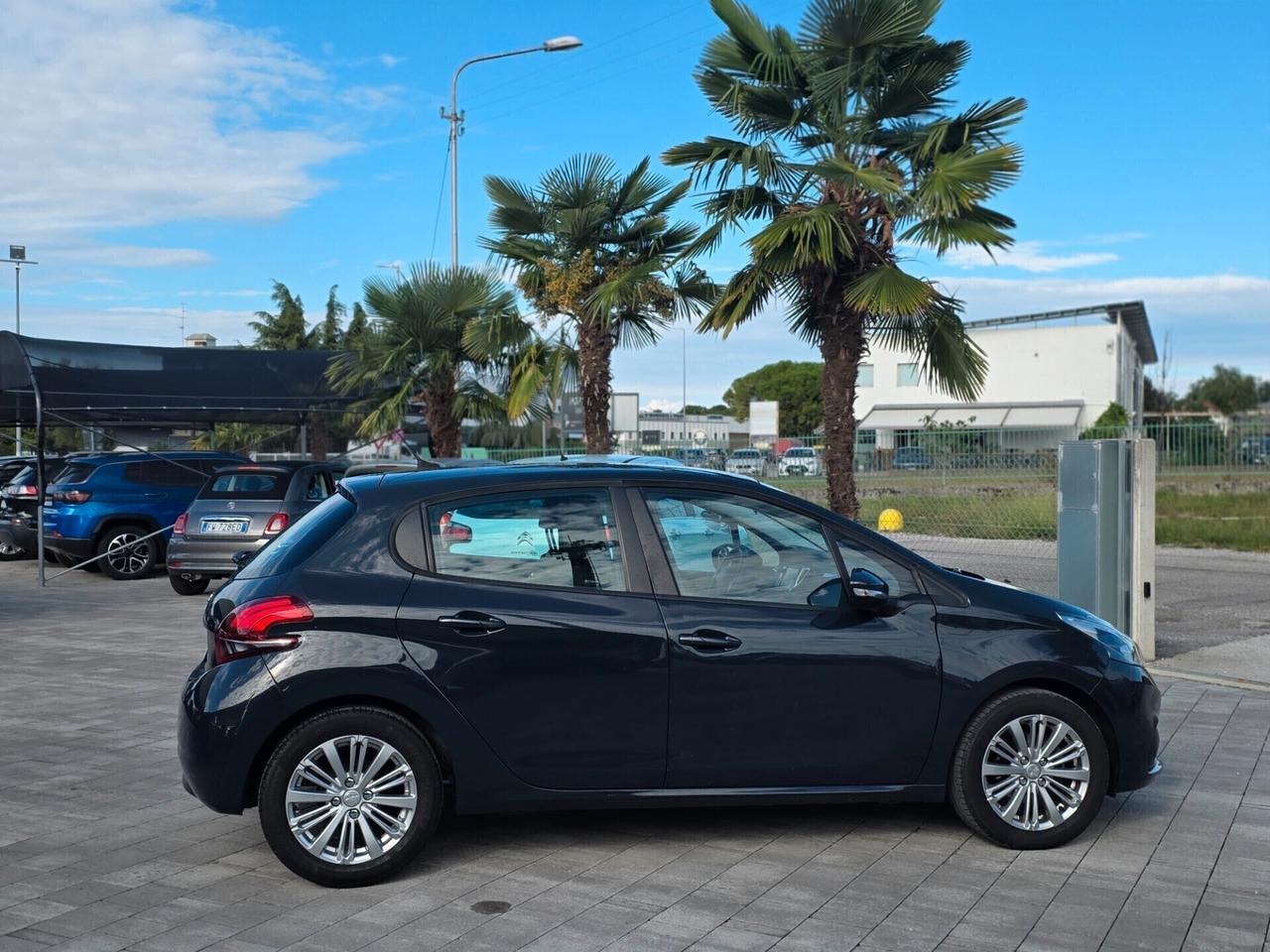 Peugeot 208 pochi km 2019 FINANZIABILE