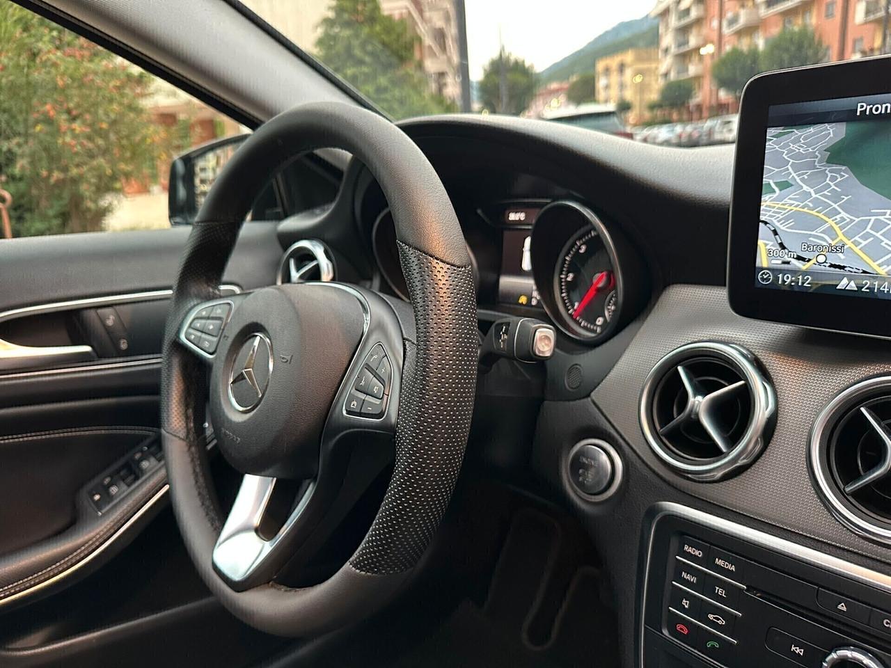 Mercedes-benz GLA 200 d Automatic Premium