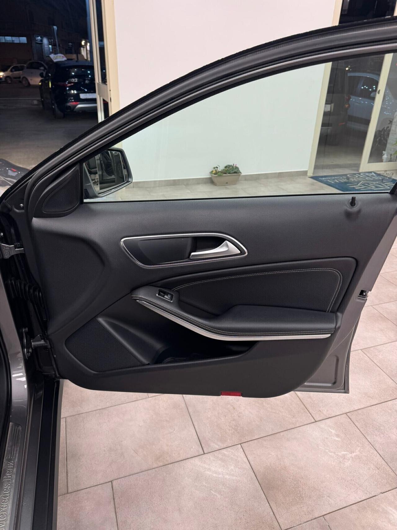 MERCEDES-BENZ GLA 200 D AUTOMATC PREMIUM