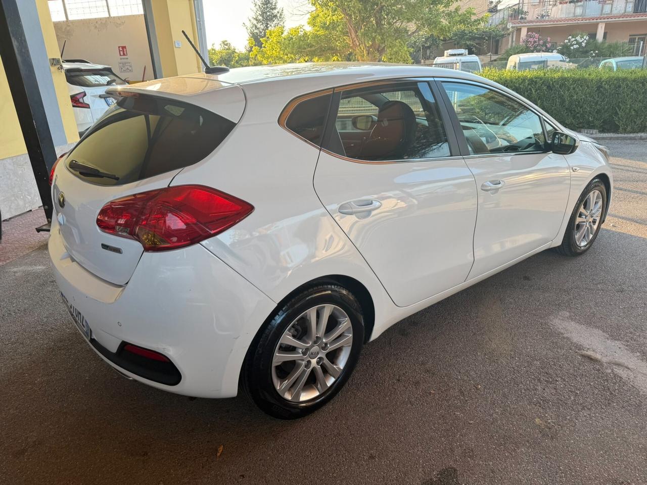 Kia Ceed cee'd 1.6 CRDi 128 CV 5 porte Stop&Go high tech