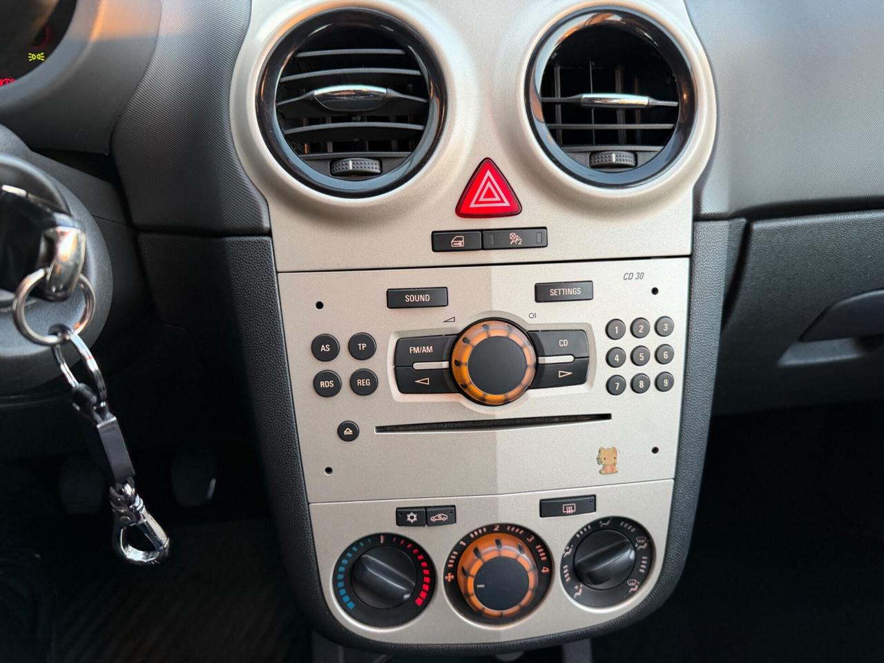 Opel Corsa 1.2 benzina-GPL EURO4 NEOPATENTATI