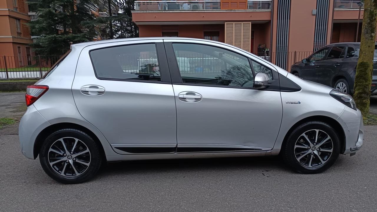 Toyota Yaris 1.5 Hybrid 5 porte Business