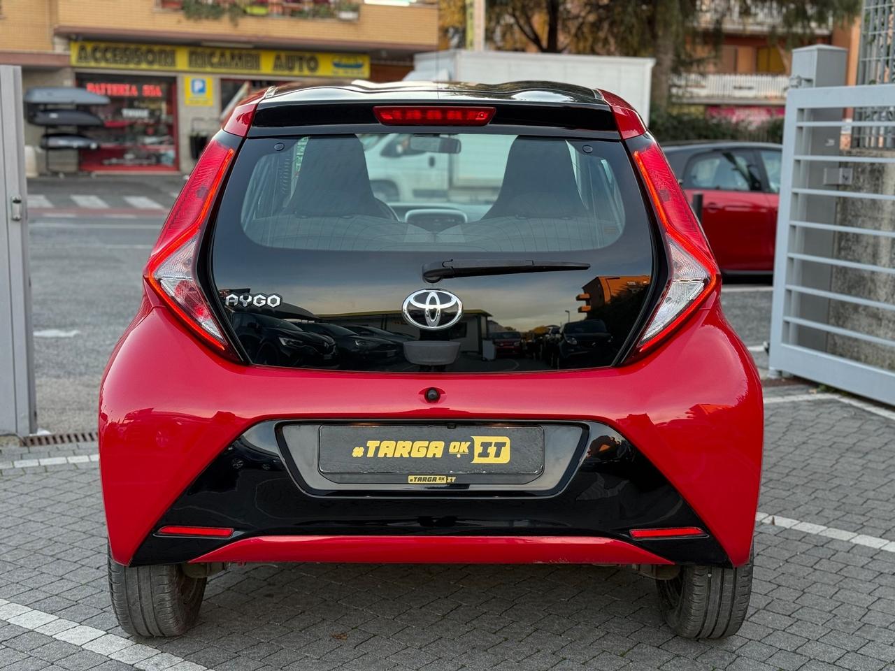 Toyota Aygo Connect 1.0 5 porte x-play + GARANTITA