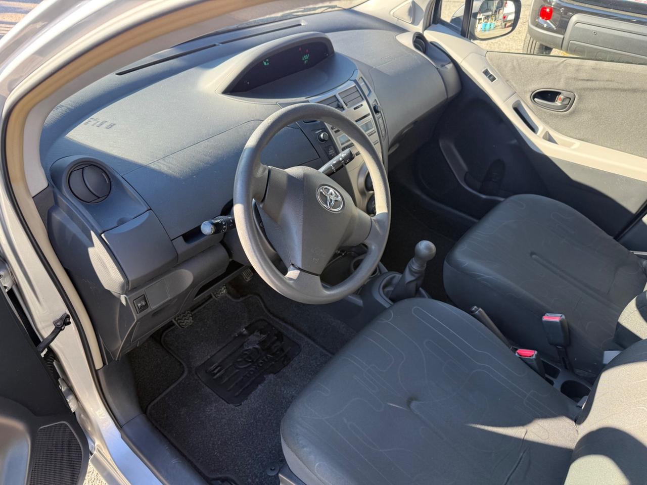 Toyota Yaris 1.0 5 porte 116000 km