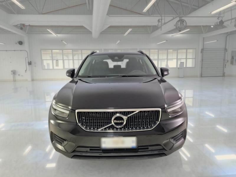 VOLVO XC40 T2 Momentum Core
