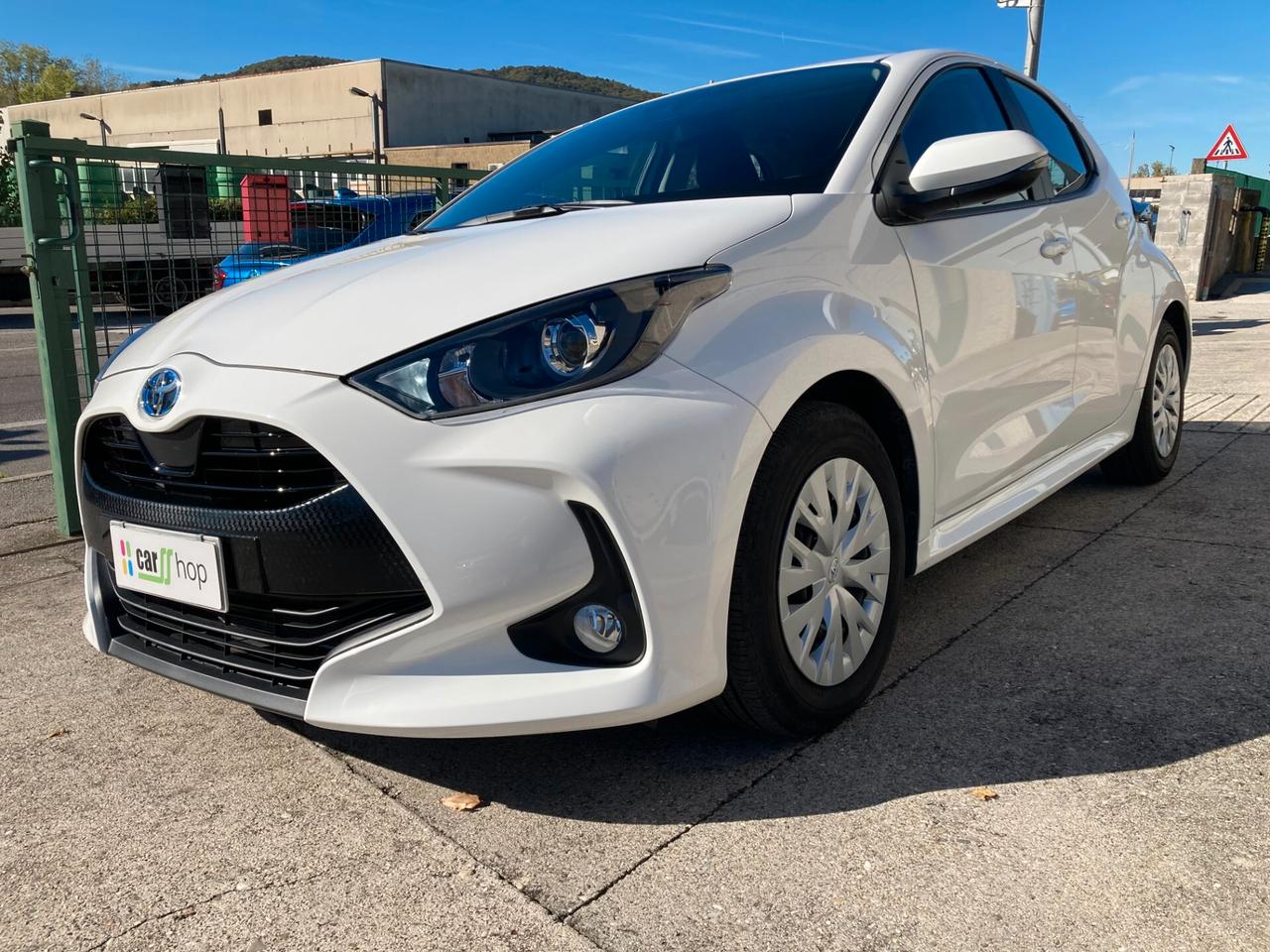 Toyota Yaris 1.5 Hybrid 5p. Active 14700 KM.