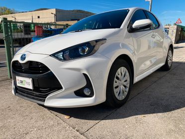 Toyota Yaris 1.5 Hybrid 5p. Active 14700 KM.