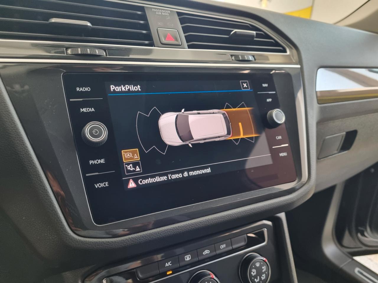 Volkswagen Tiguan 1.6 TDI R-LINE, VIRTUAL COCKPIT, FULL LED