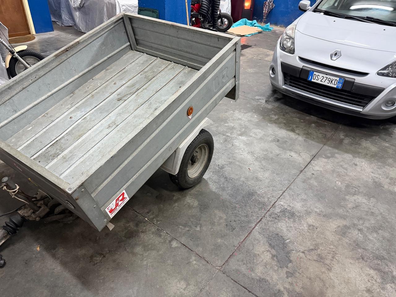 Renault Clio 1.2 16V 5 porte con gancio traino e carrello