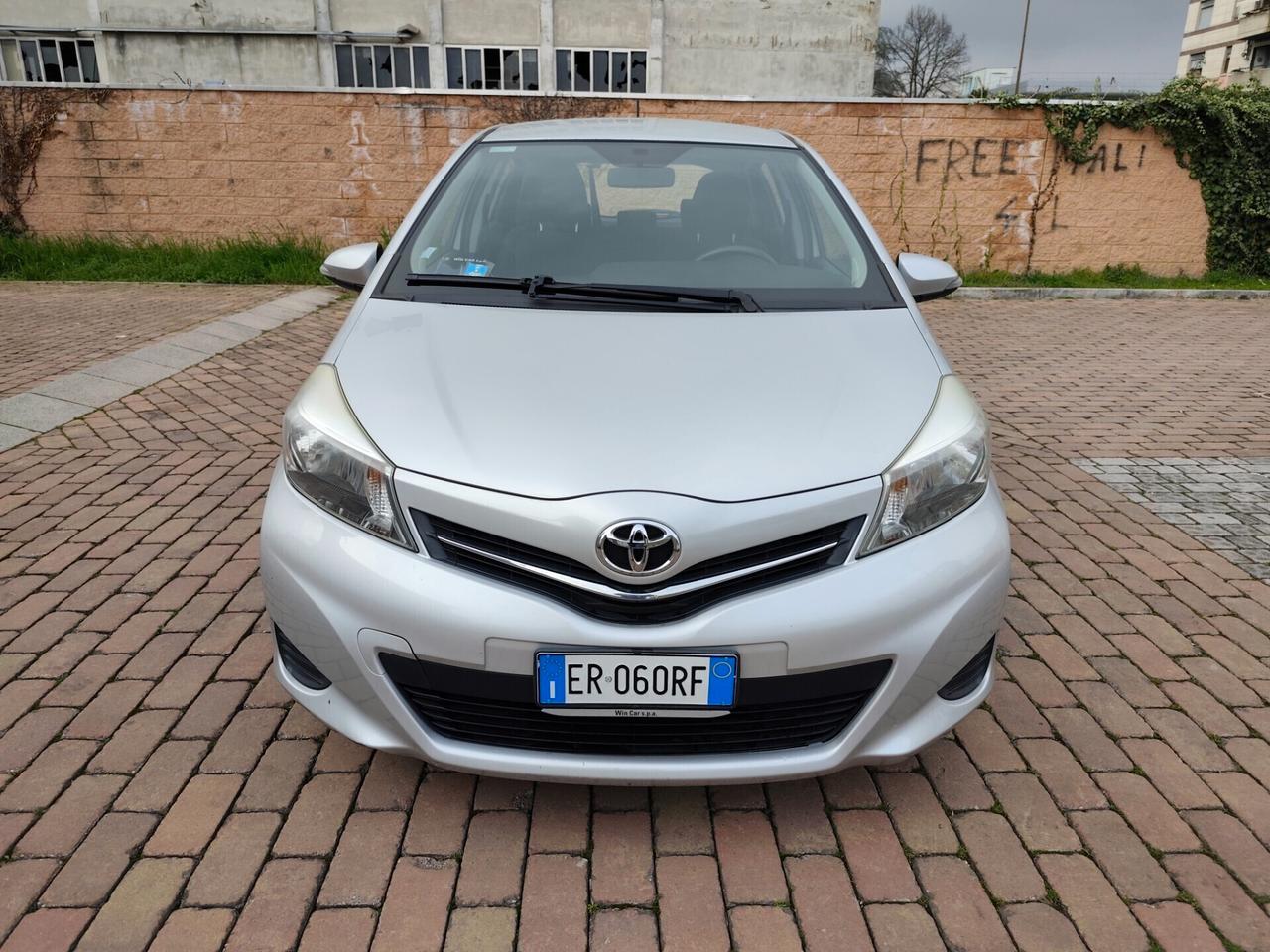 Toyota Yaris 1.4 D 5 porte 1 proprietario neopatentati