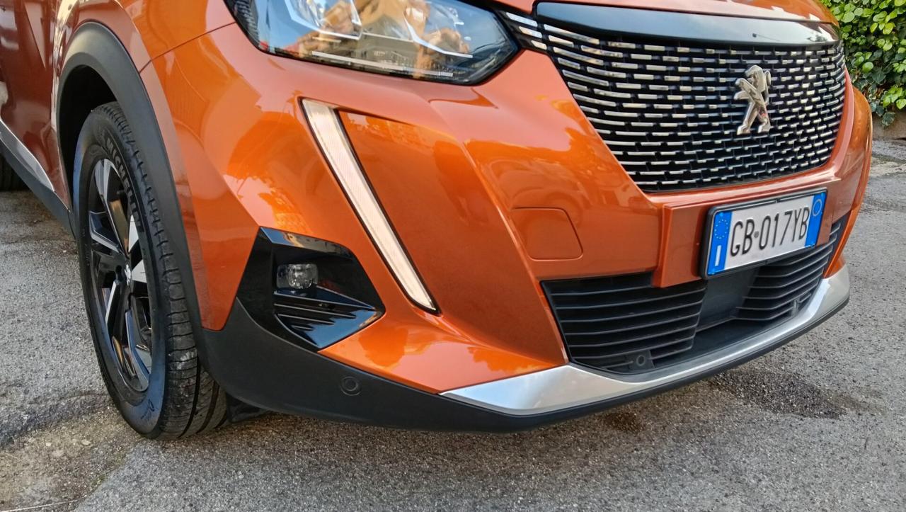 PEUGEOT 2008 1.2 BENZ-RETROC-NAVI