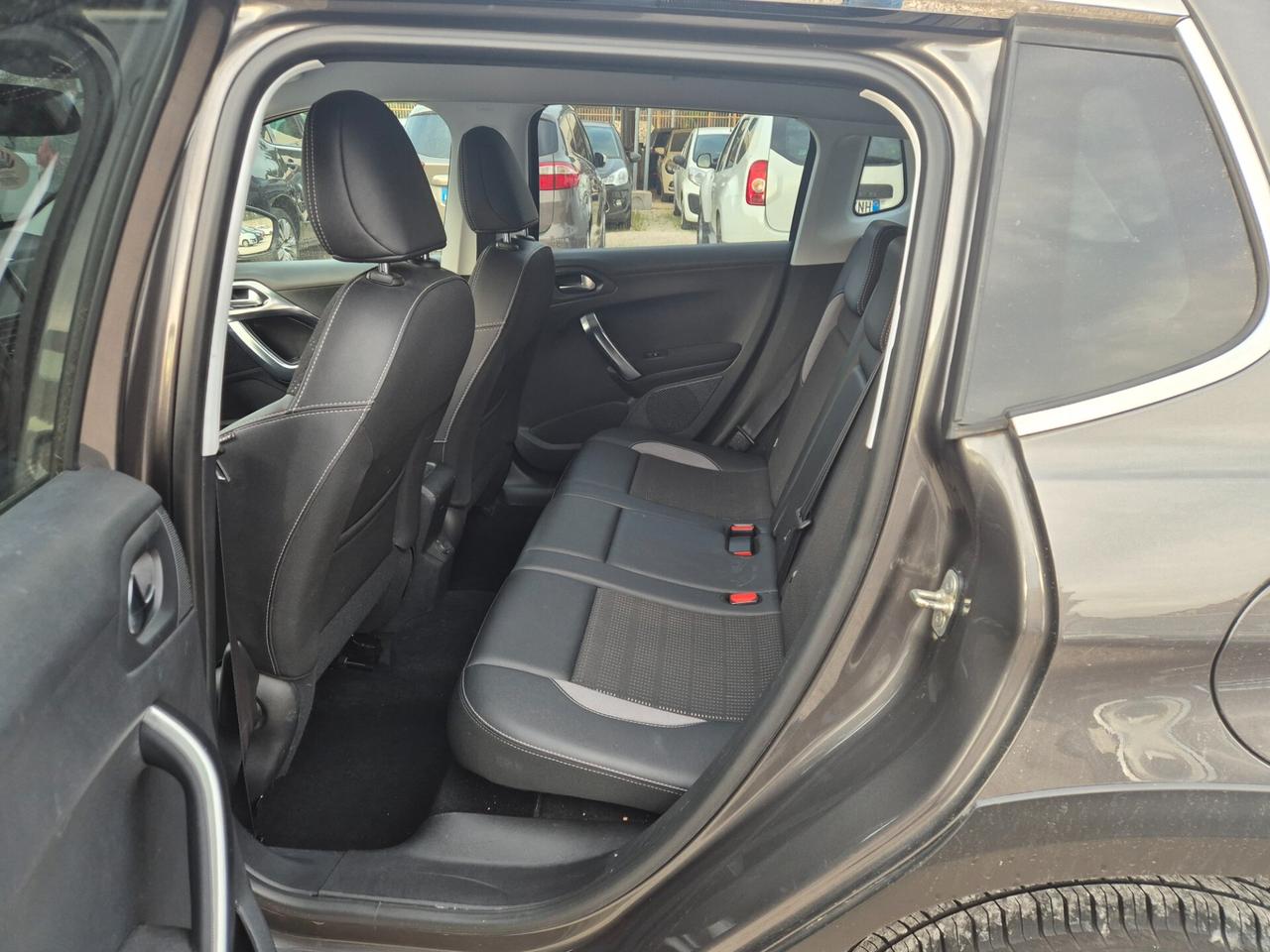 Peugeot 2008 BlueHDi 100 Allure